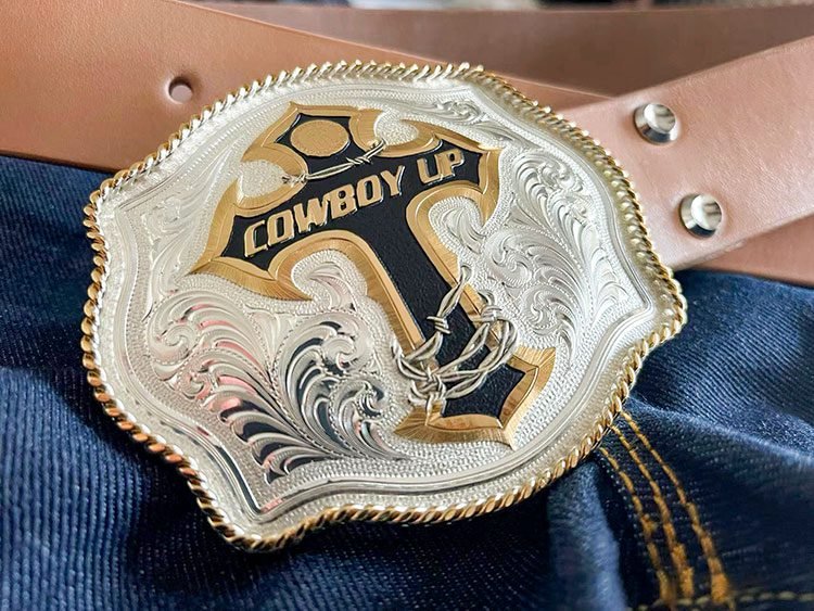 Two-tone plated belt buckle