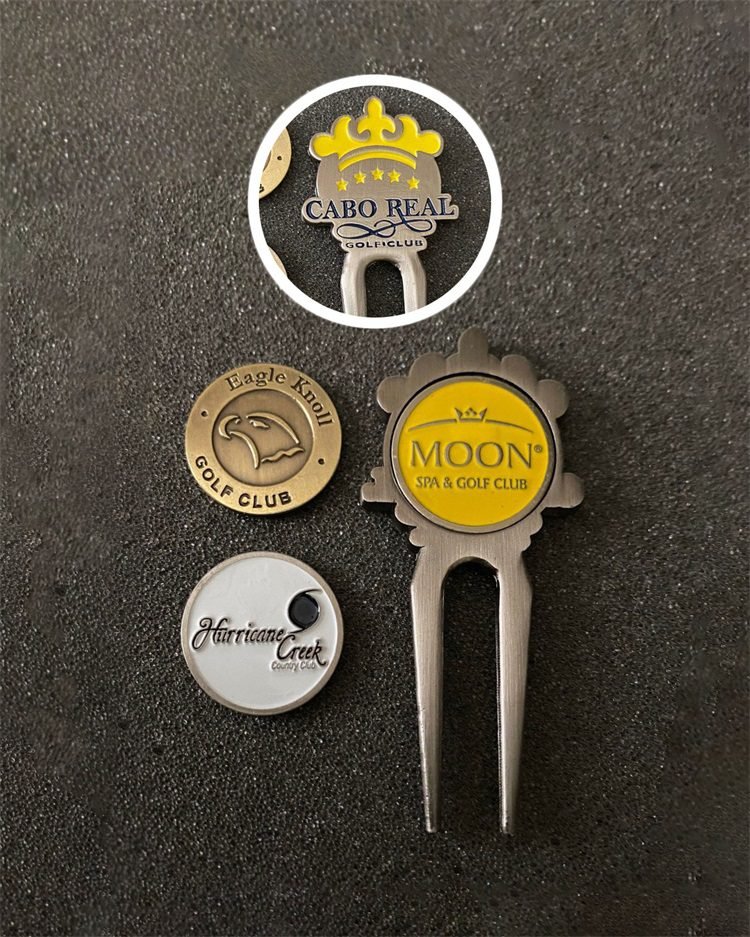 Replaceable logo golf divot tool